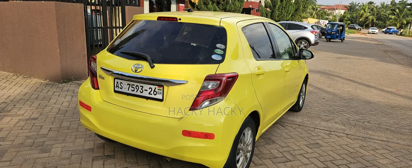 Toyota Vitz 2015 Yellow