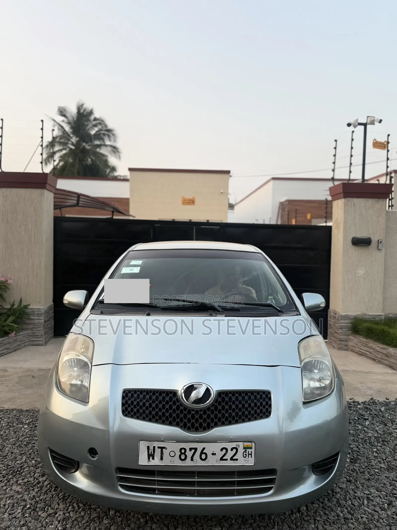 Toyota Vitz 1.0 FWD 3dr 2012 Gray