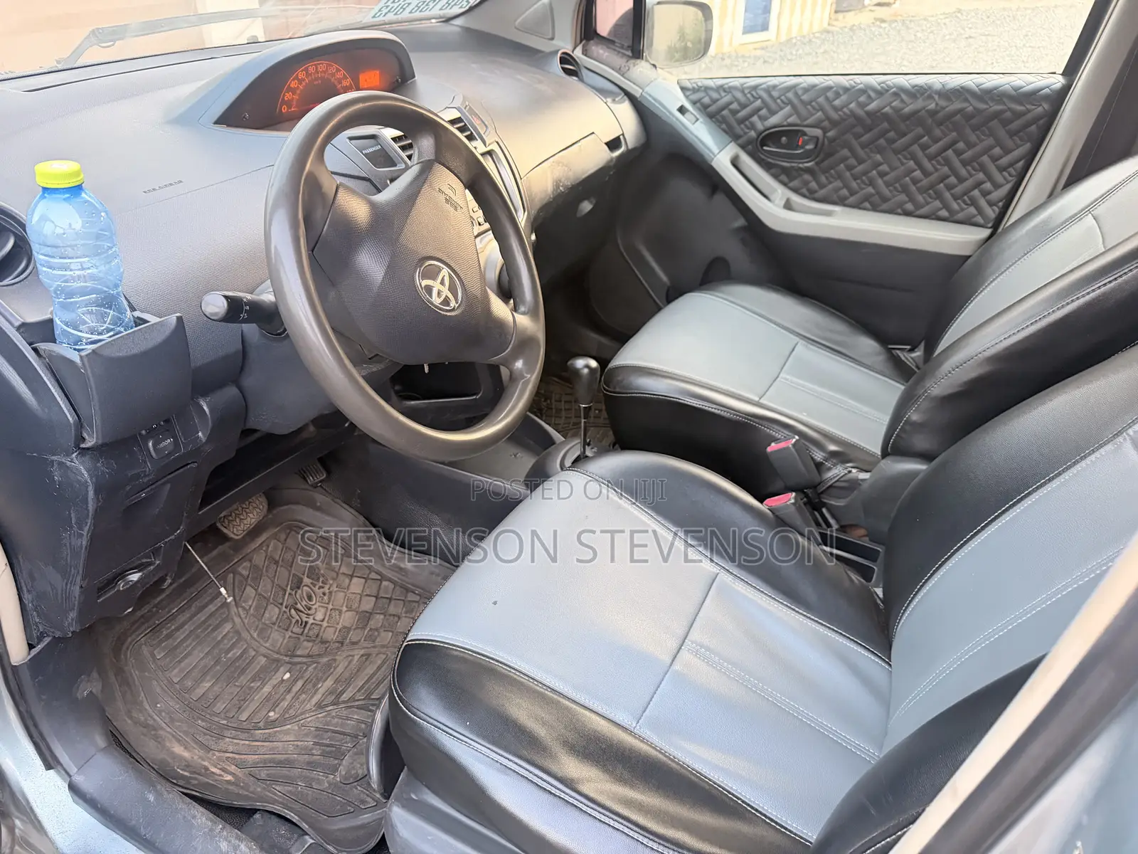 Toyota Vitz 1.0 FWD 3dr 2012 Gray