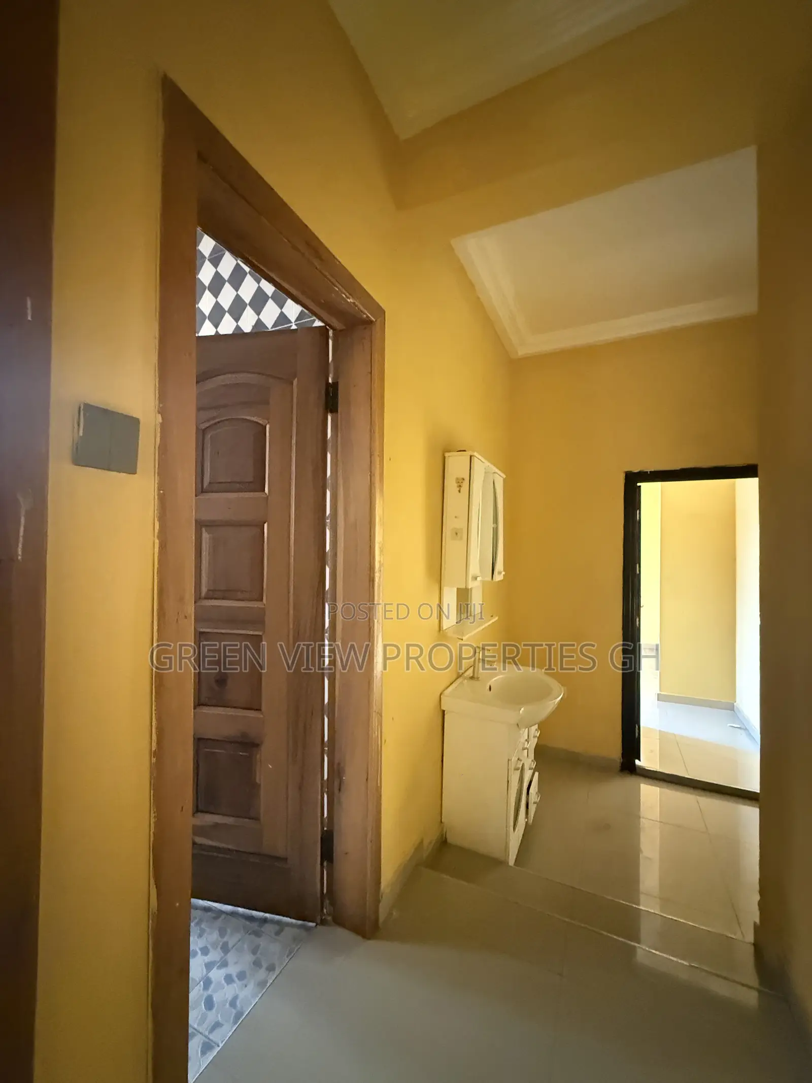 2bdrm Apartment in West Hills Mall Area for rent