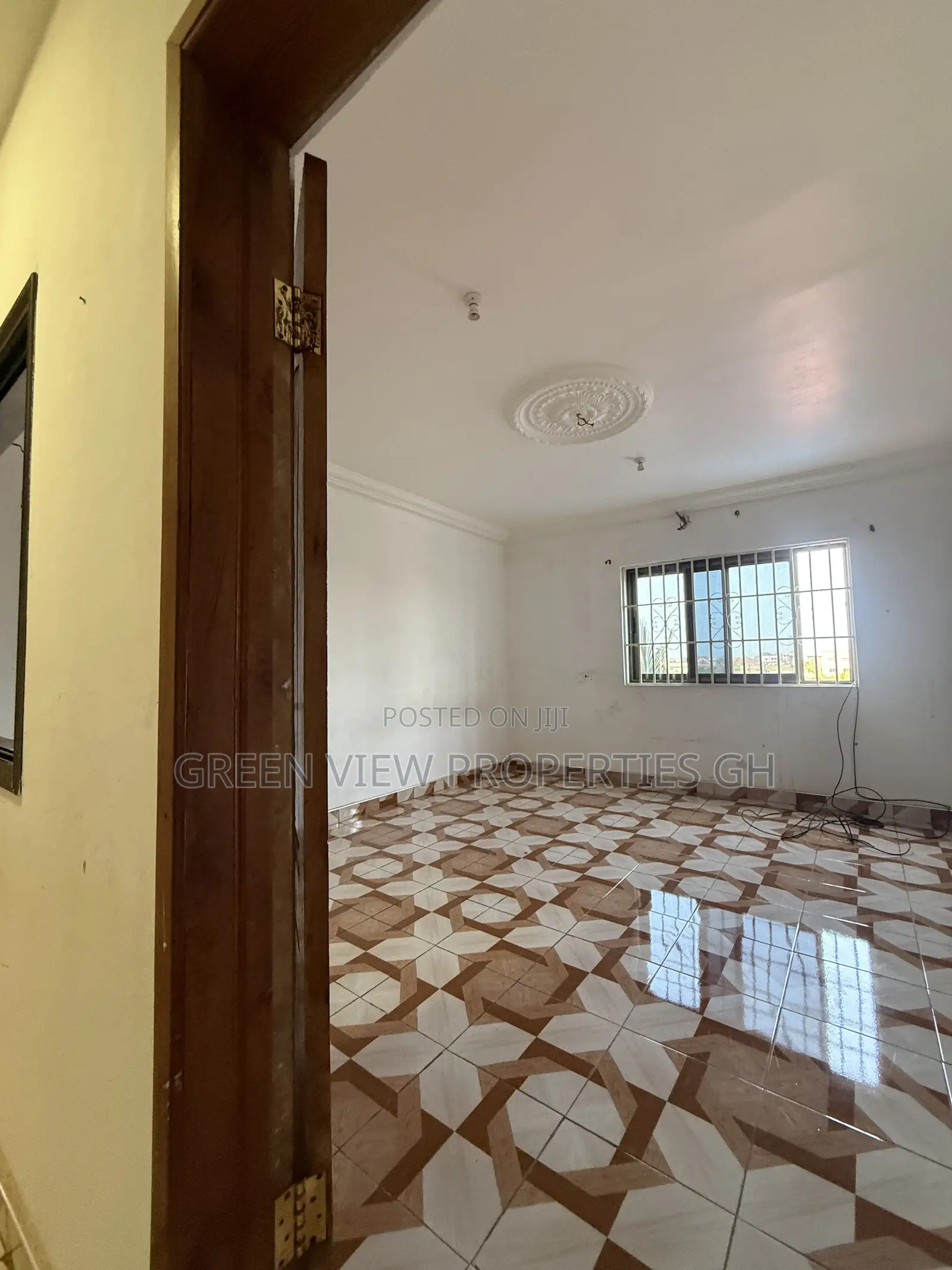 2bdrm Apartment in West Hills Mall Area for rent