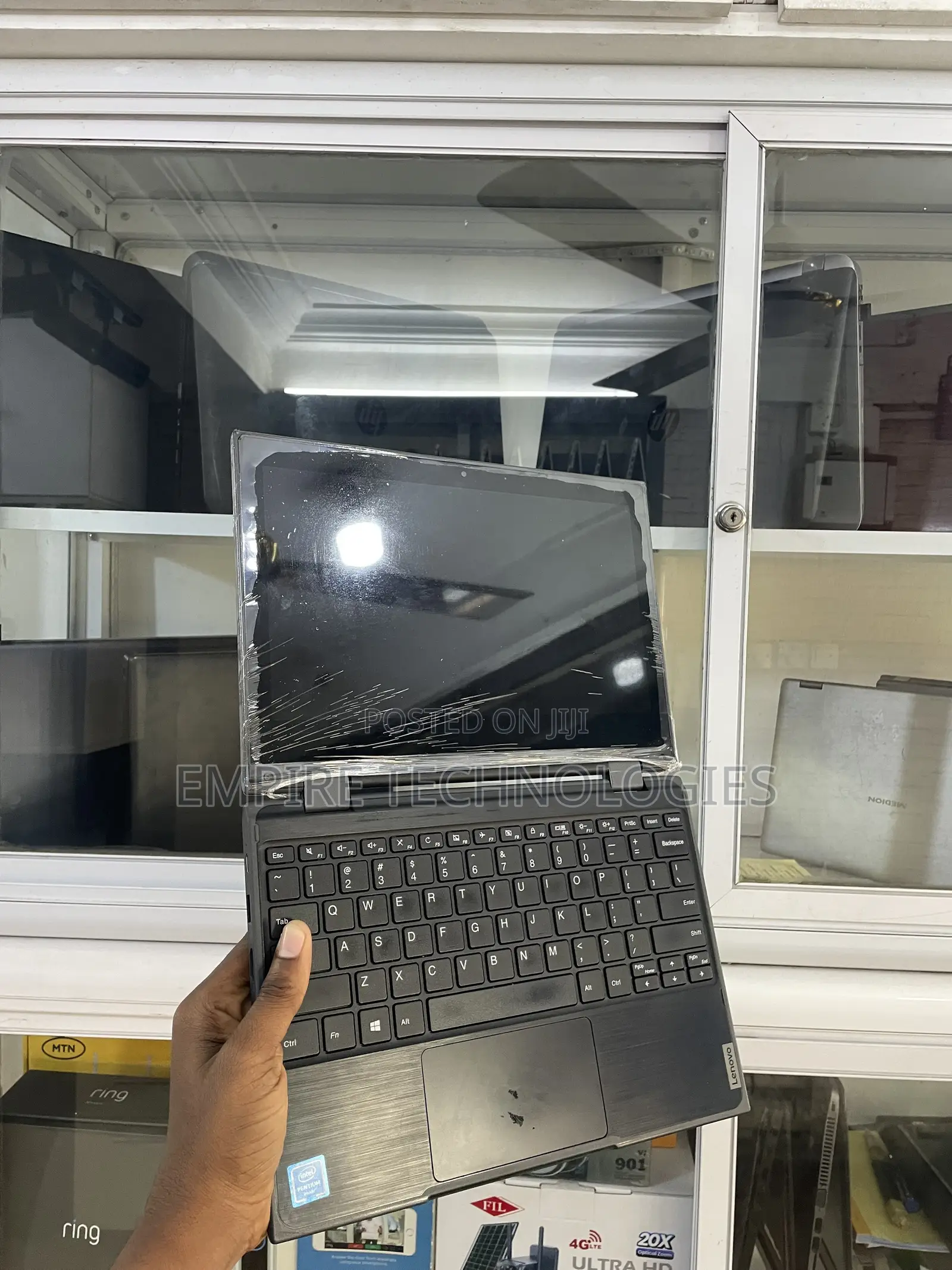Laptop Lenovo 300e 4GB Intel Celeron SSD 128GB