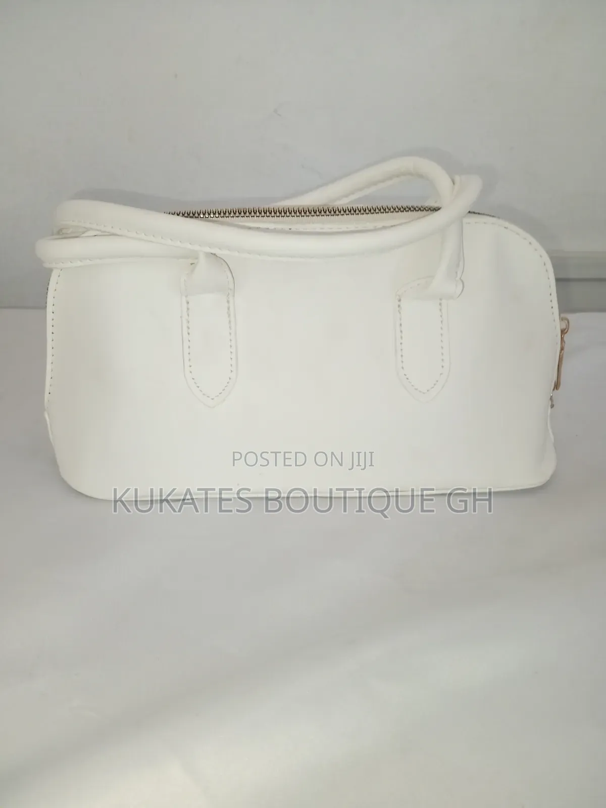 Elegant White Structured Top Handle Handbag With Gold Hardware