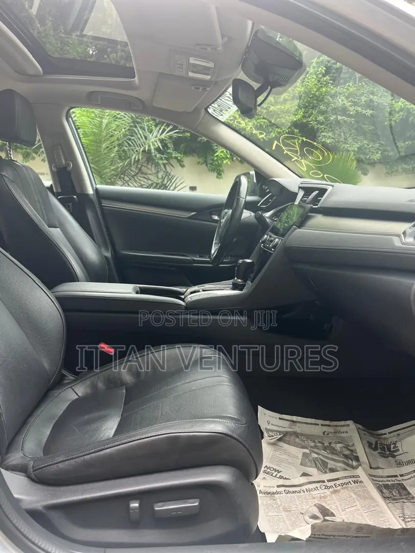 Honda Civic Touring 2dr Coupe (1.5L 4cyl) 2017 Gray