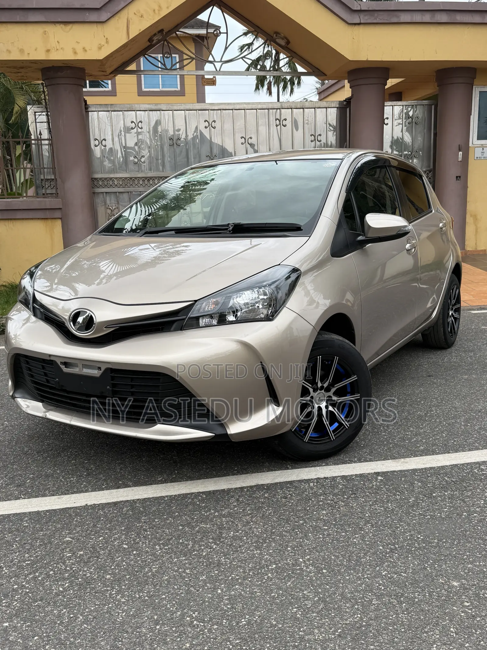 Toyota Vitz 1.3 FWD 3dr 2015 Gold