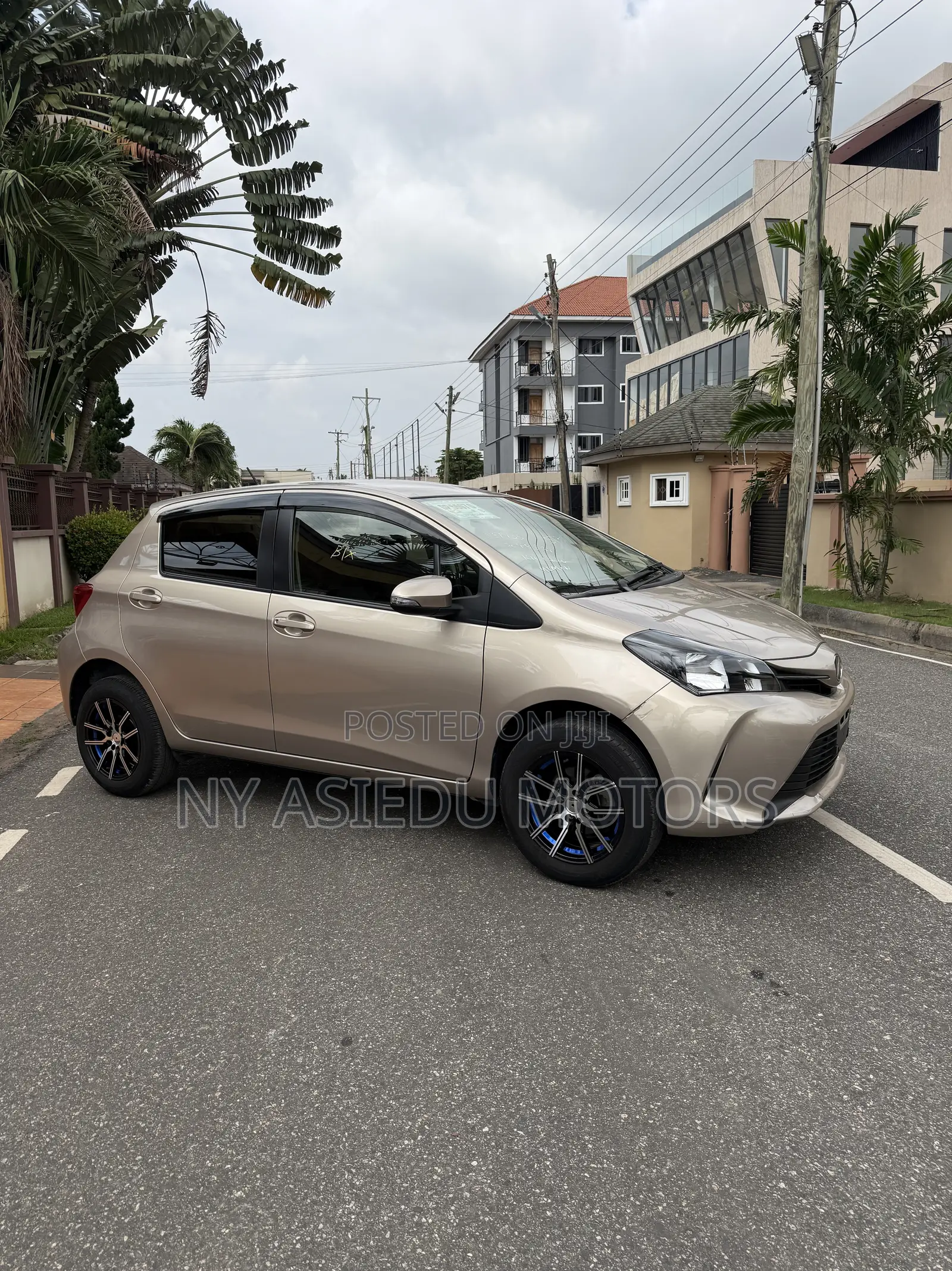 Toyota Vitz 1.3 FWD 3dr 2015 Gold