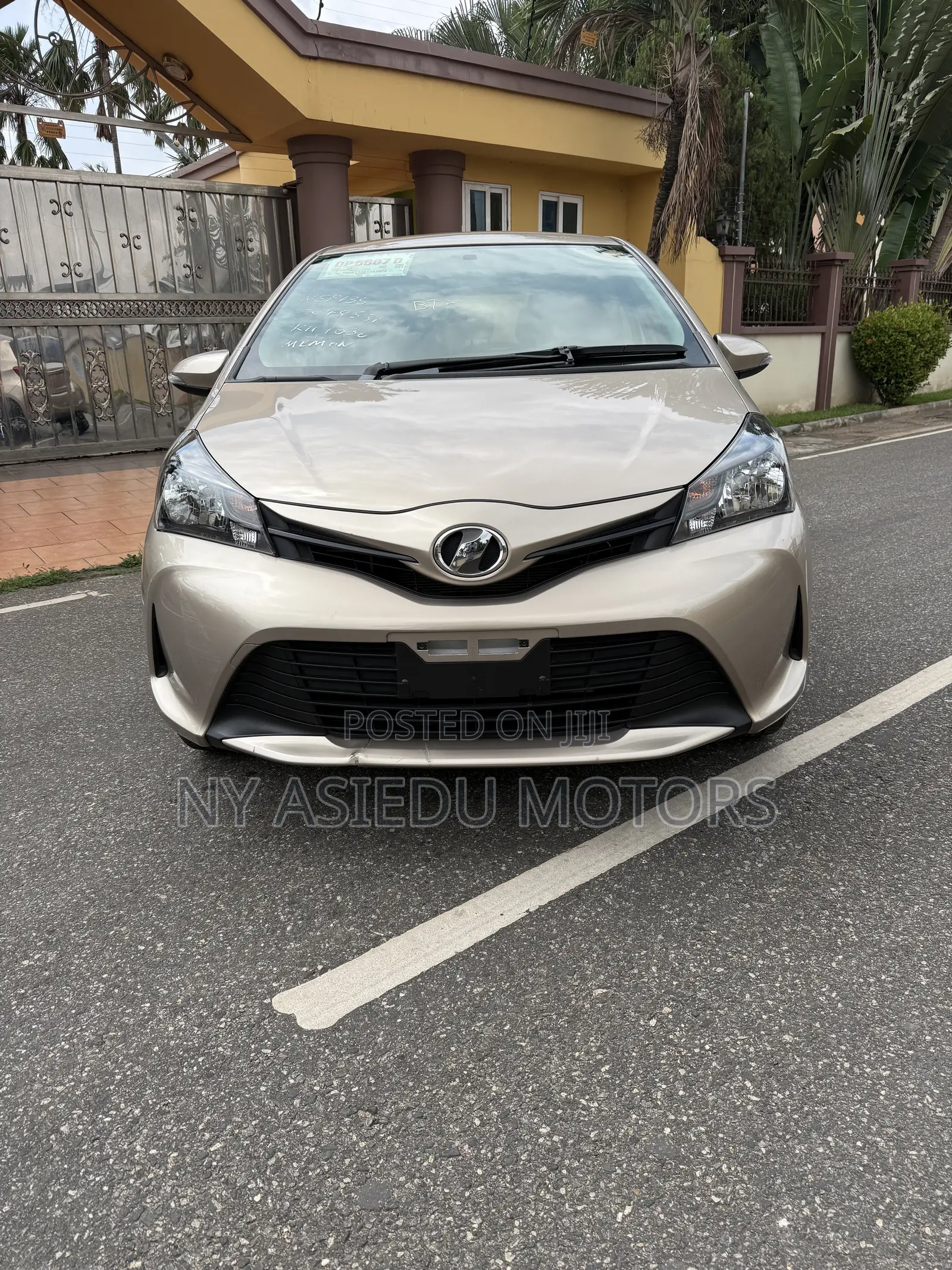 Toyota Vitz 1.3 FWD 3dr 2015 Gold