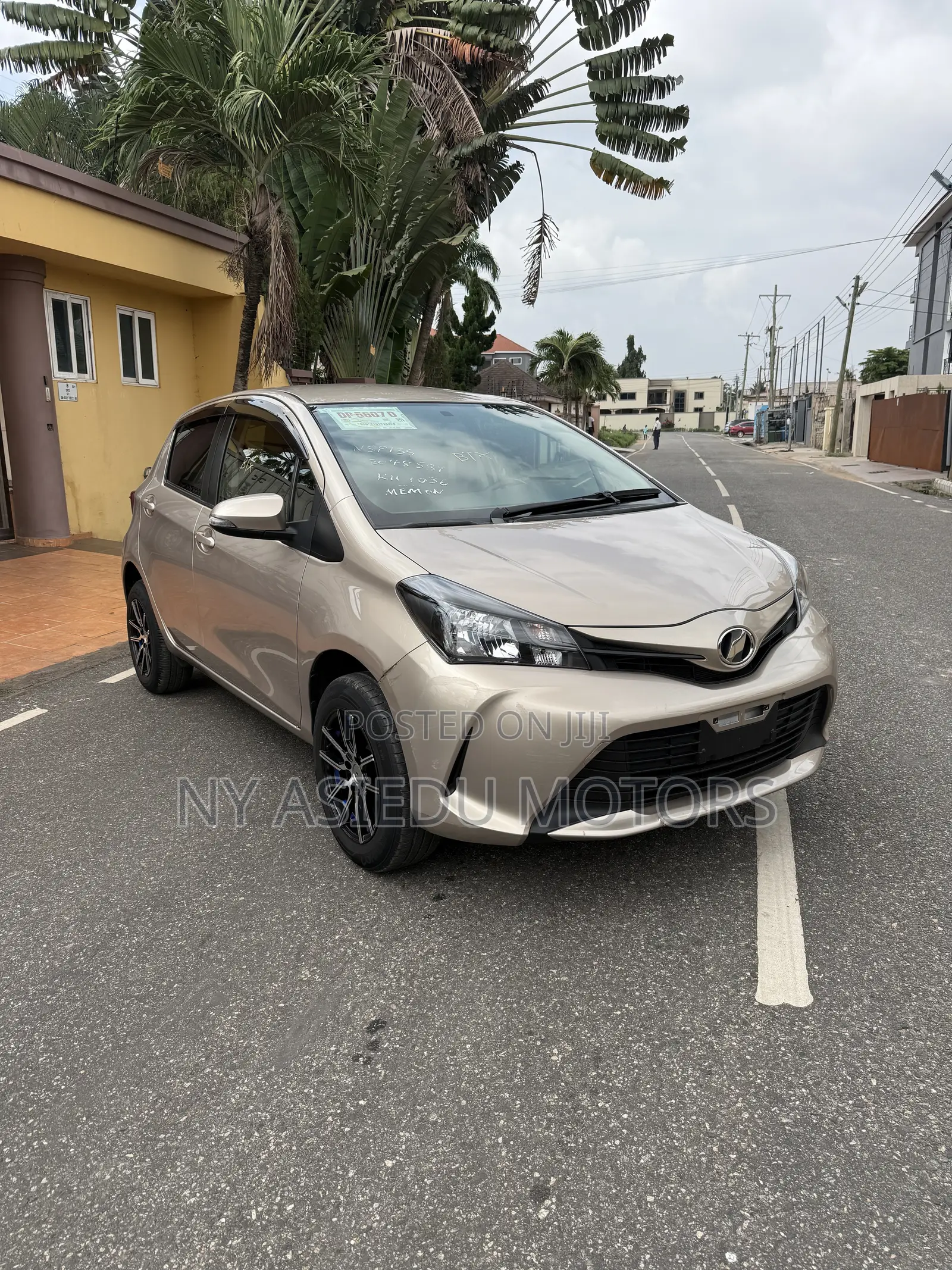 Toyota Vitz 1.3 FWD 3dr 2015 Gold
