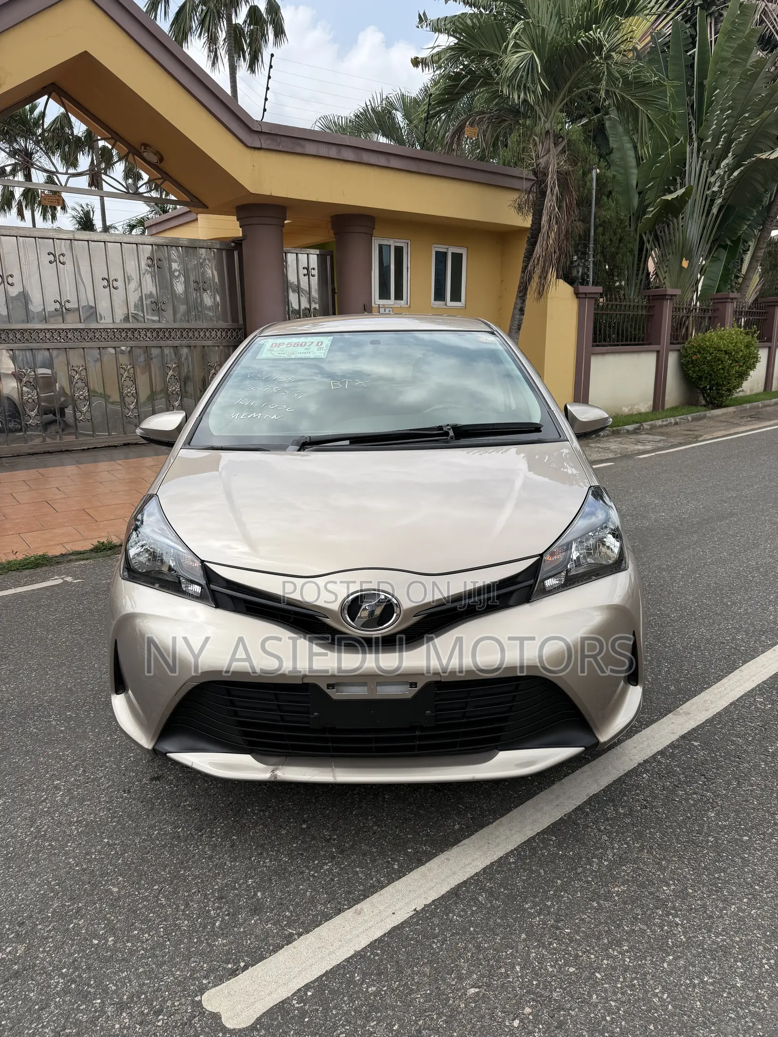 Toyota Vitz 1.3 FWD 3dr 2015 Gold
