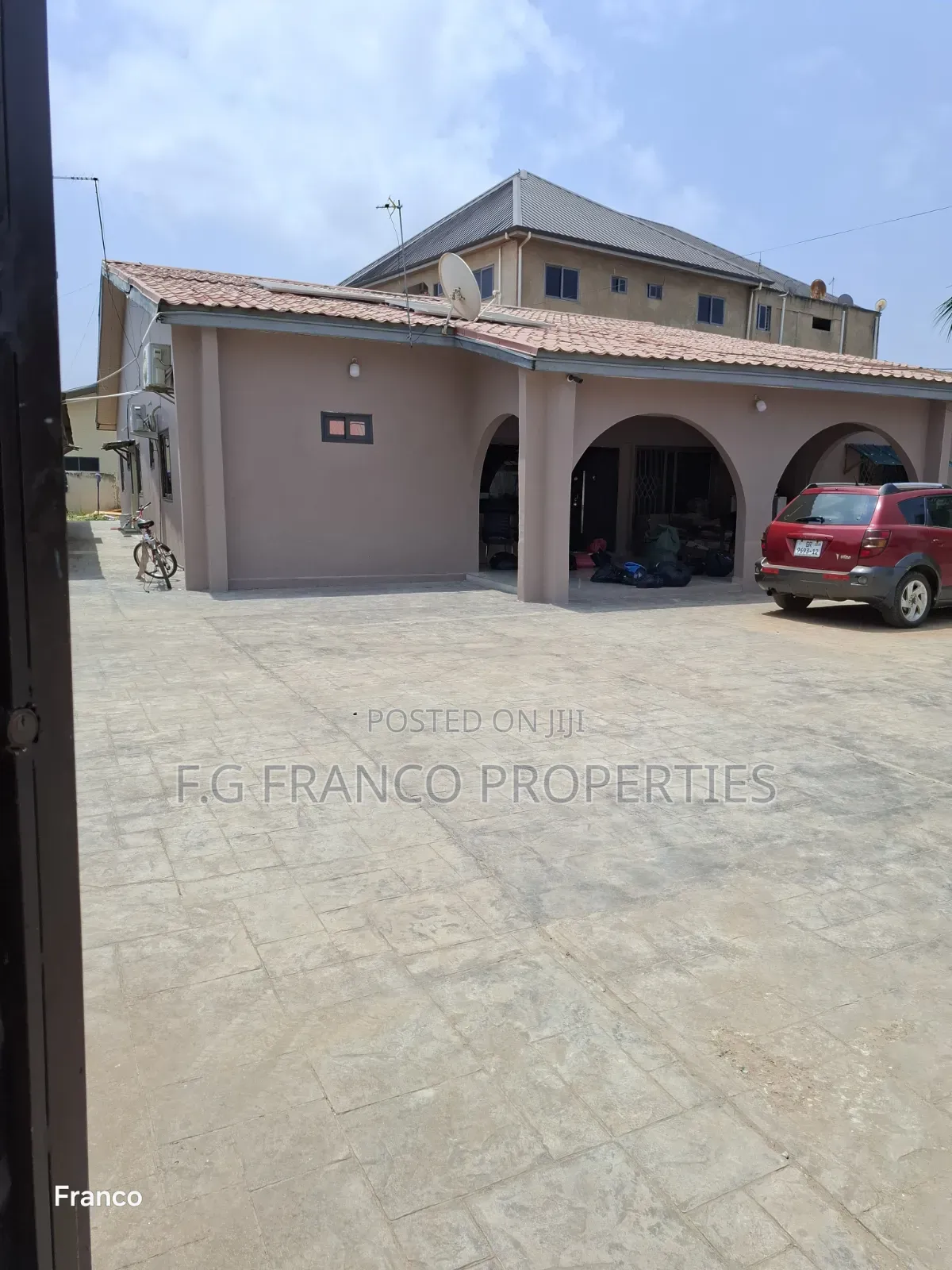 3bdrm Apartment in Kg Franco Properties, Baatsona Total for rent