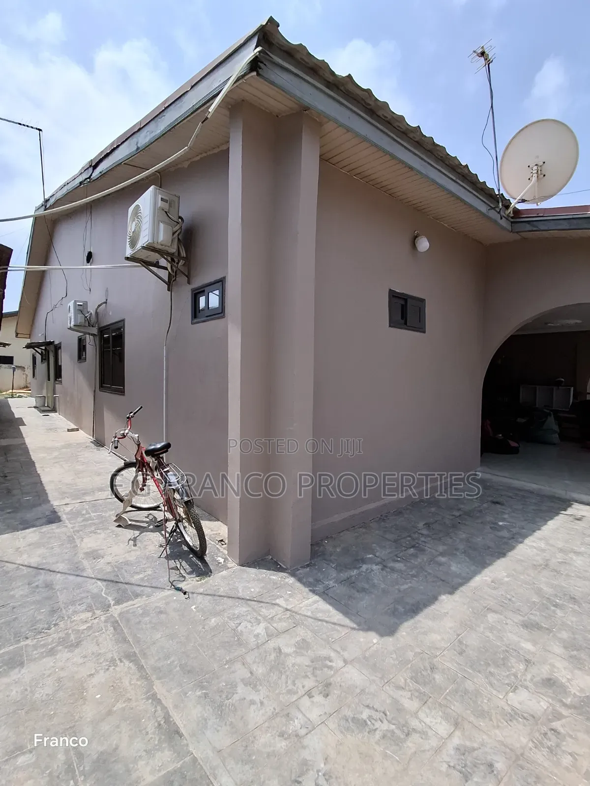 3bdrm Apartment in Kg Franco Properties, Baatsona Total for rent