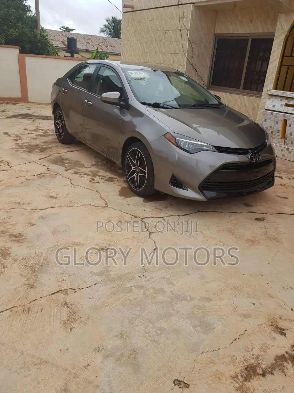 Toyota Corolla LE (1.8L 4cyl 2A) 2018 Beige