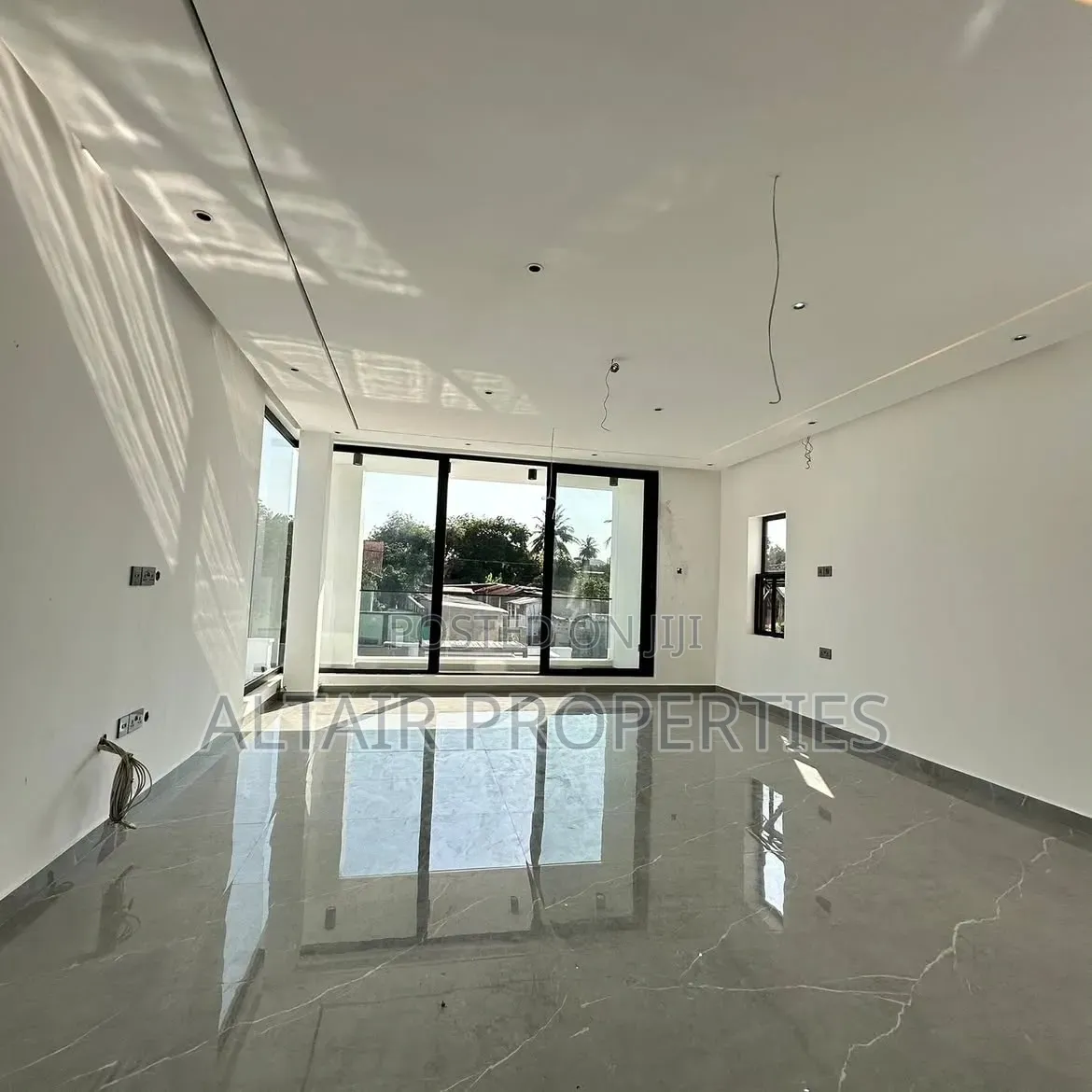5bdrm House in Ashaley Botwe, Accra Metropolitan for sale
