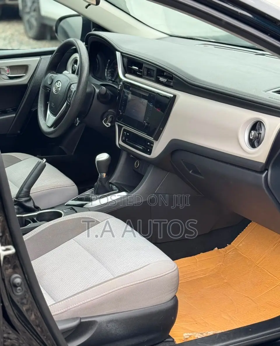 Toyota Corolla LE (1.8L 4cyl 2A) 2019 Gray