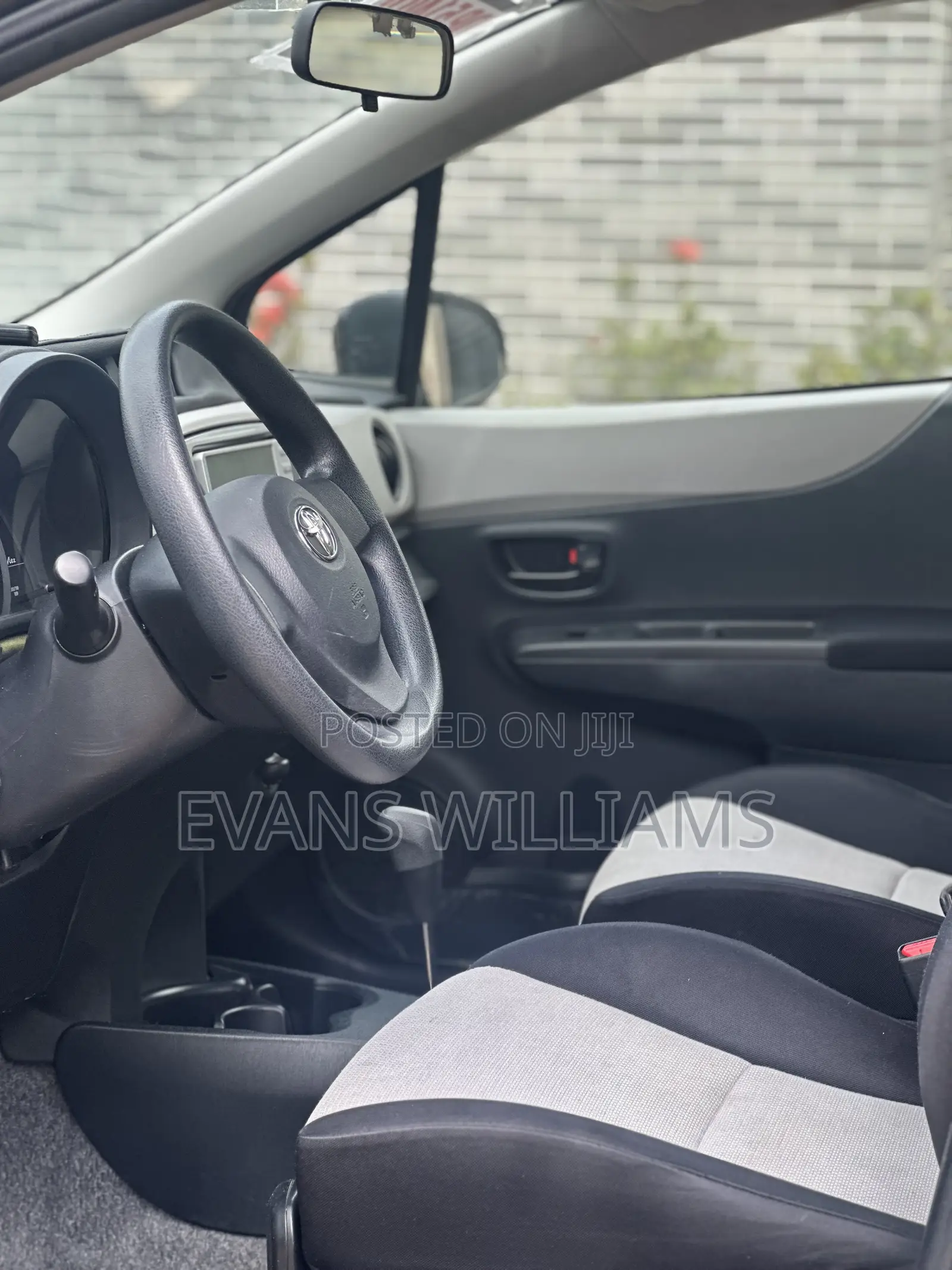 Toyota Vitz 1.3 FWD 3dr 2012 Black