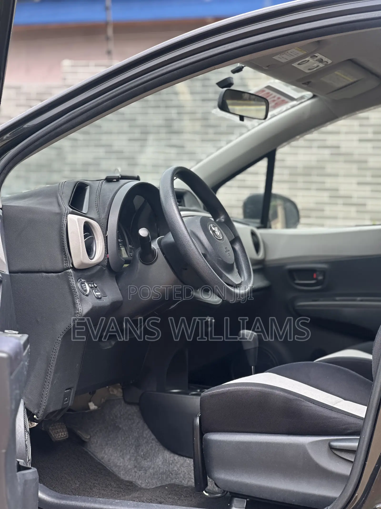 Toyota Vitz 1.3 FWD 3dr 2012 Black