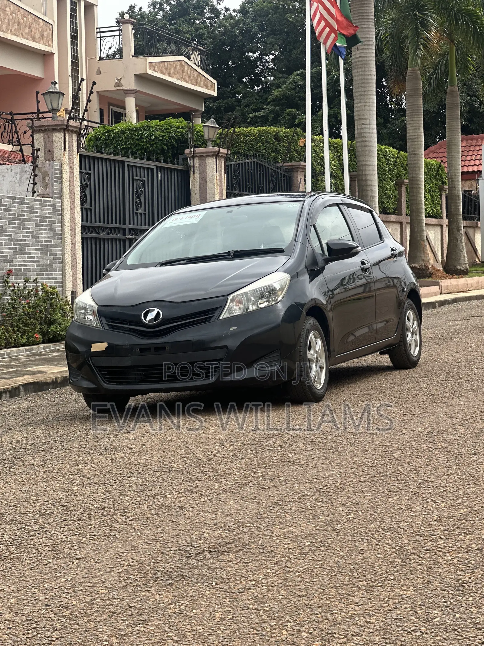 Toyota Vitz 1.3 FWD 3dr 2012 Black