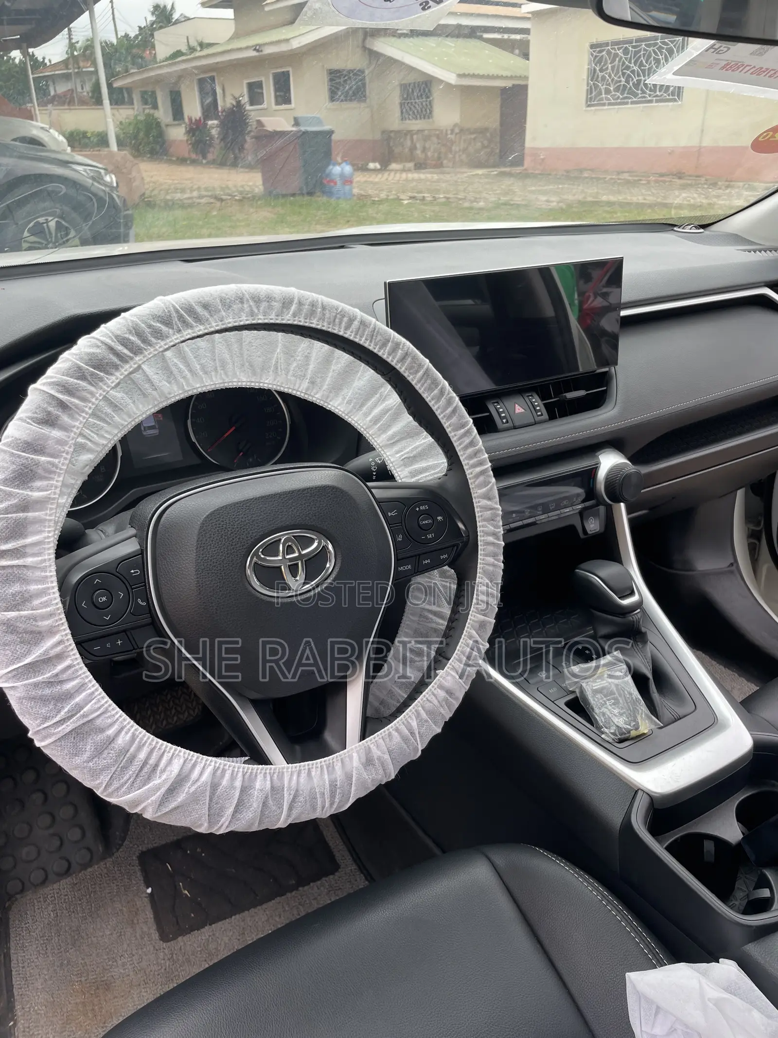 Toyota RAV4 2021 White