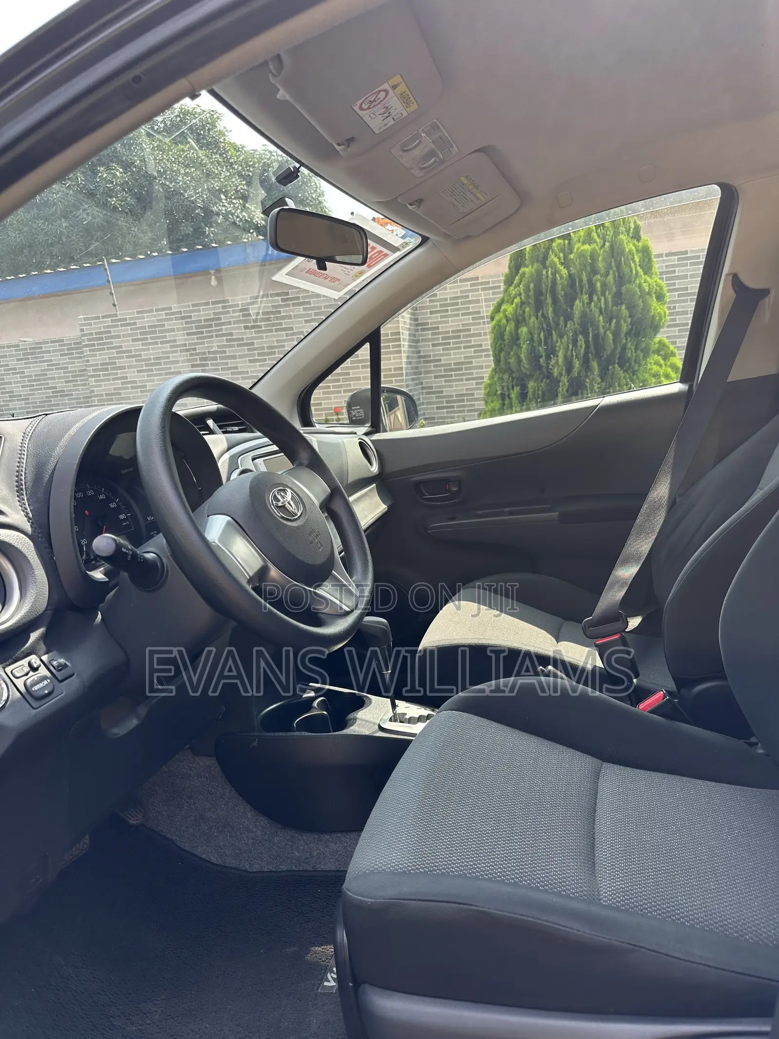 Toyota Vitz 1.3 FWD 5dr 2014 Black