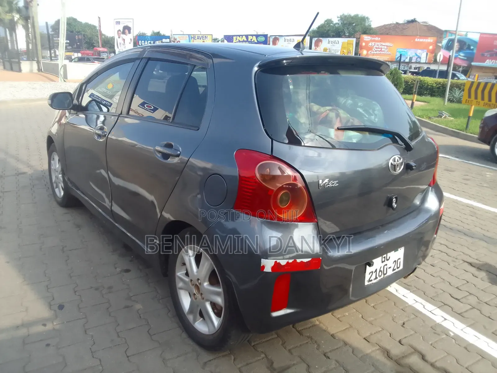Toyota Vitz 2010 Black