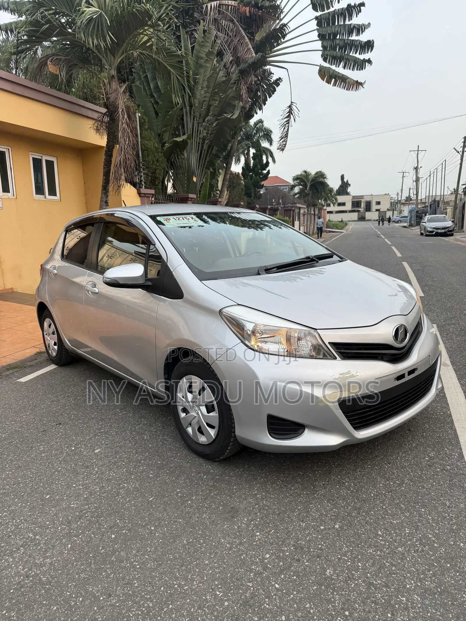 Toyota Vitz 1.3 FWD 5dr 2013 Silver