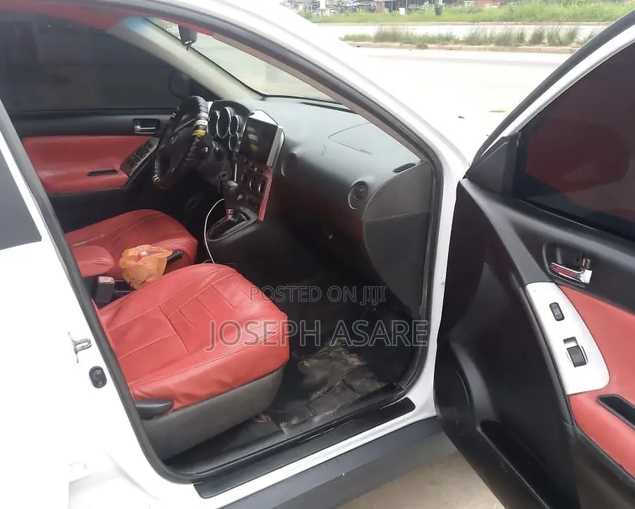 Pontiac Vibe 2010 White