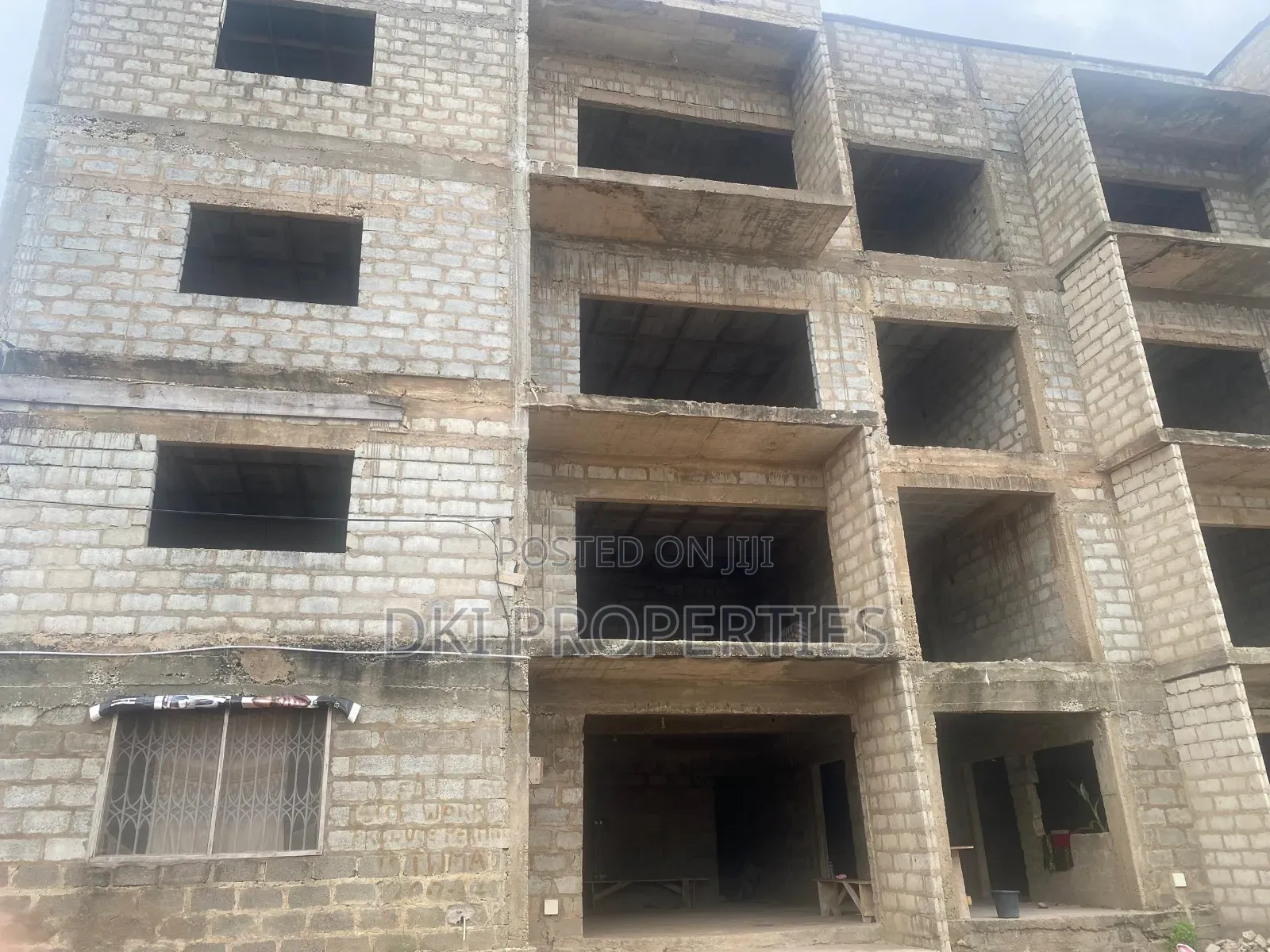 2bdrm Block of Flats in Dki Properties, Baatsona Total for sale