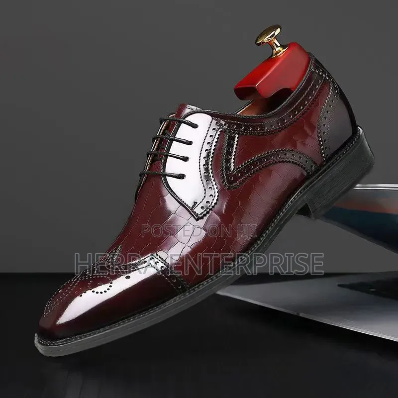 Men's Black Patent Leather Crocodile-Embossed Wingtip Oxford Shoes
