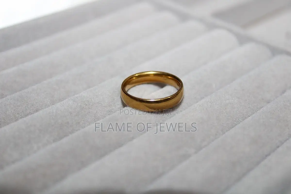 Opulent Gold Tone Wedding Rings