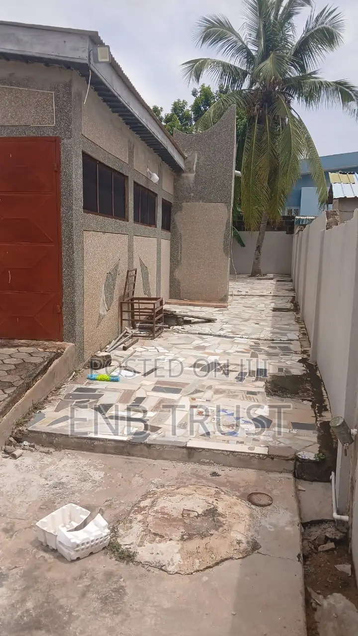 4bdrm House in Awoshie, Last Stop for rent