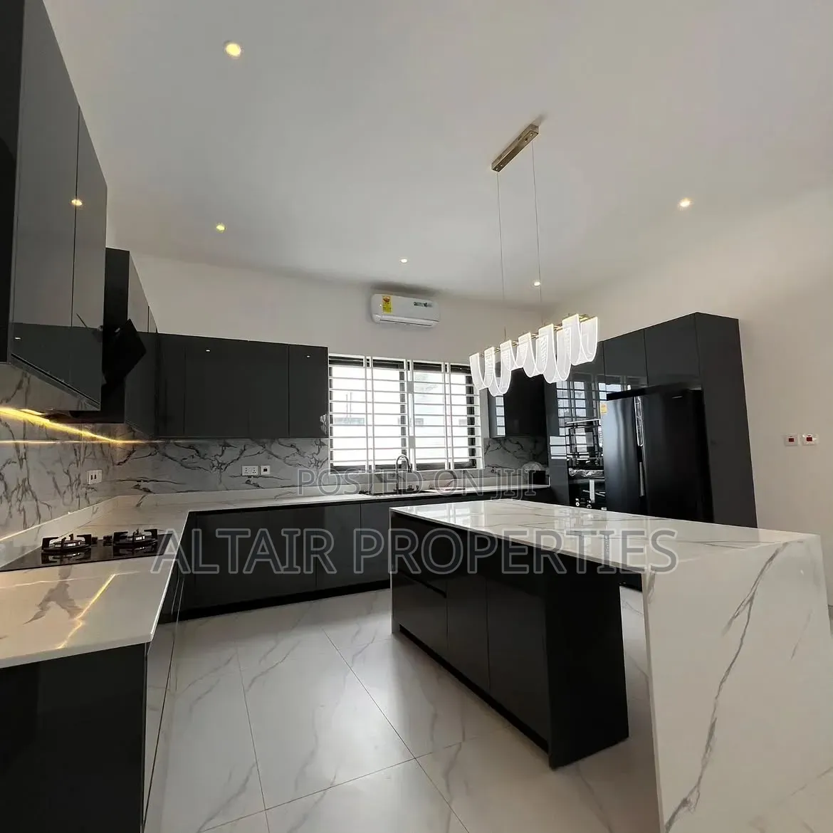4bdrm House in Sakumono, Accra Metropolitan for sale