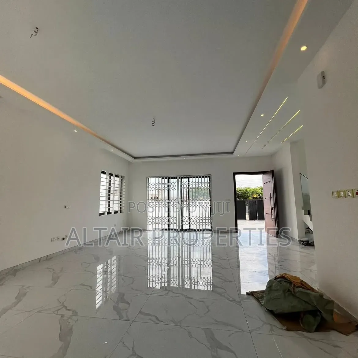 4bdrm House in Sakumono, Accra Metropolitan for sale