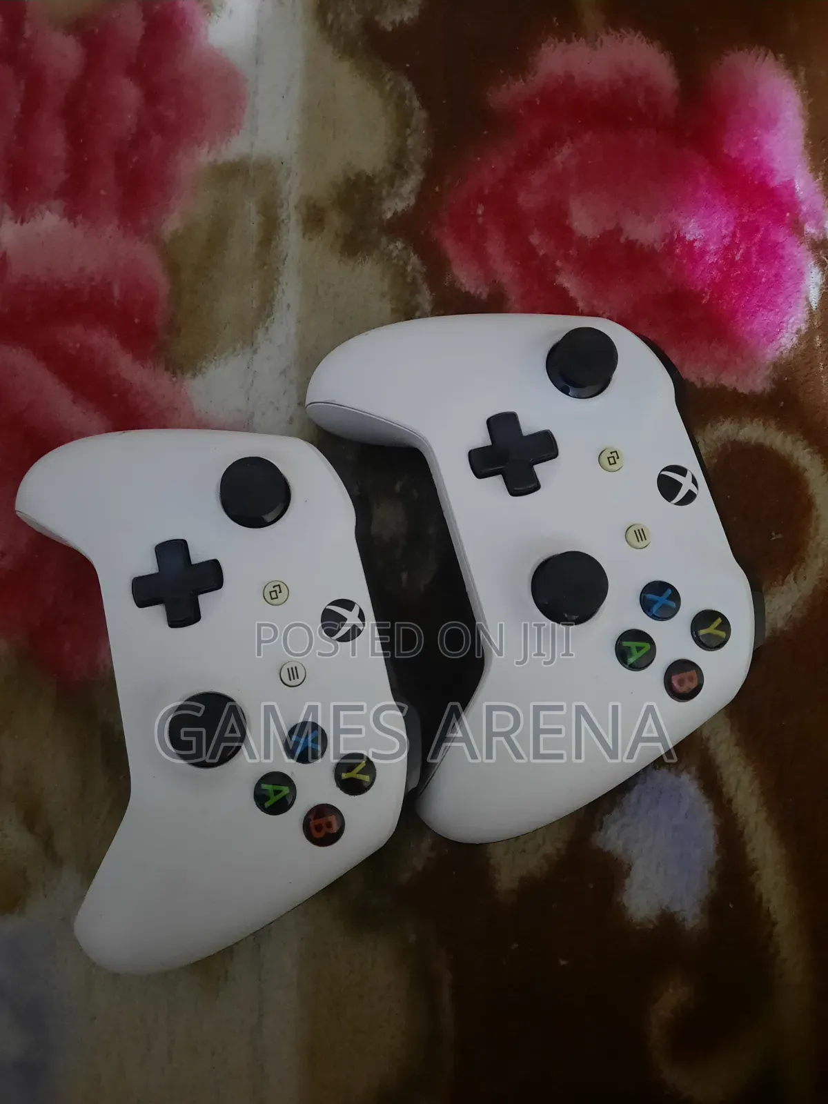 Xbox Series S + 4 Games + 2 Controllers