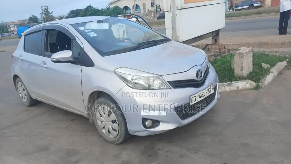 Toyota Vitz 1.3 AWD 5dr 2013 Blue