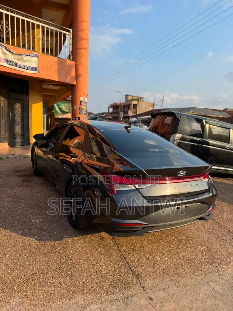 Hyundai Elantra 2022 Black