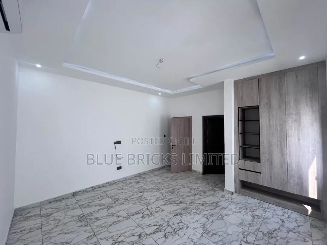 4bdrm House in Ashaley Botwe, School Junction for rent