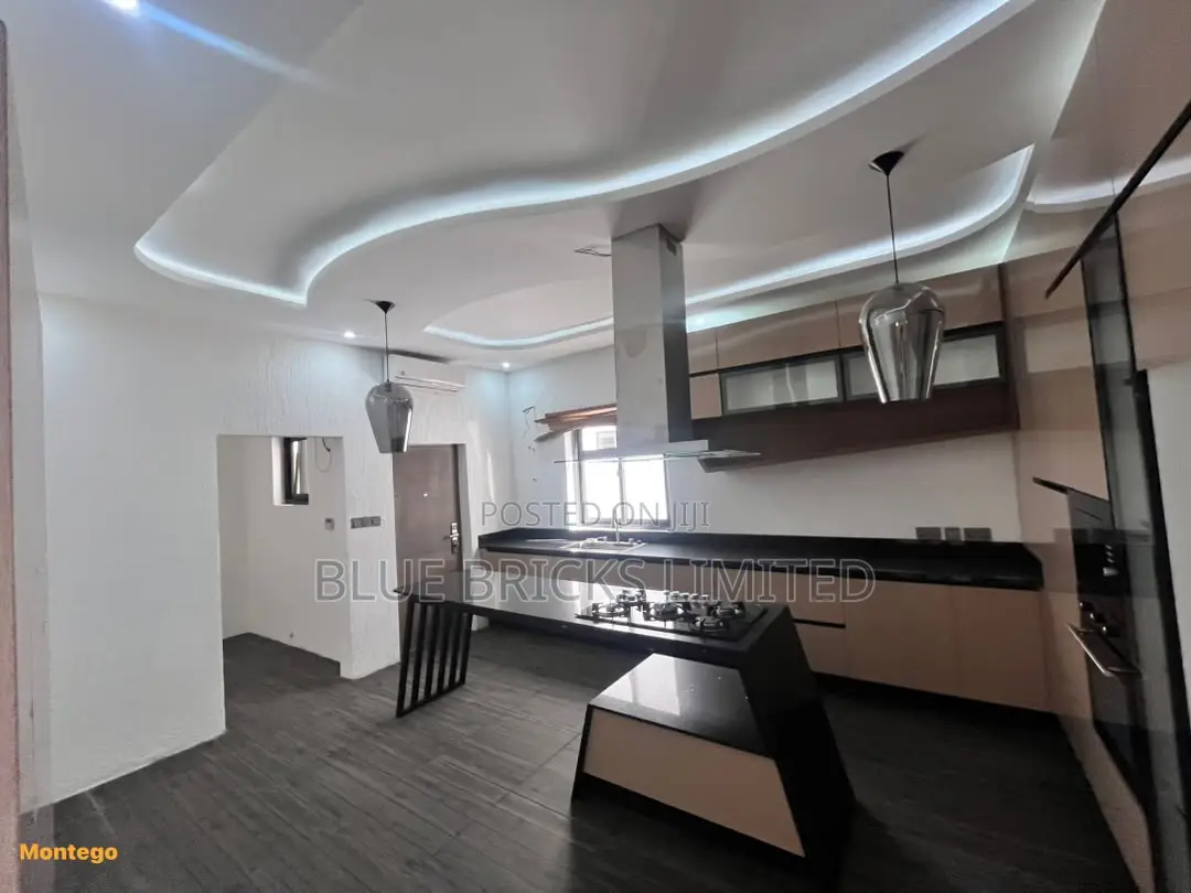 4bdrm House in Ashaley Botwe, School Junction for rent