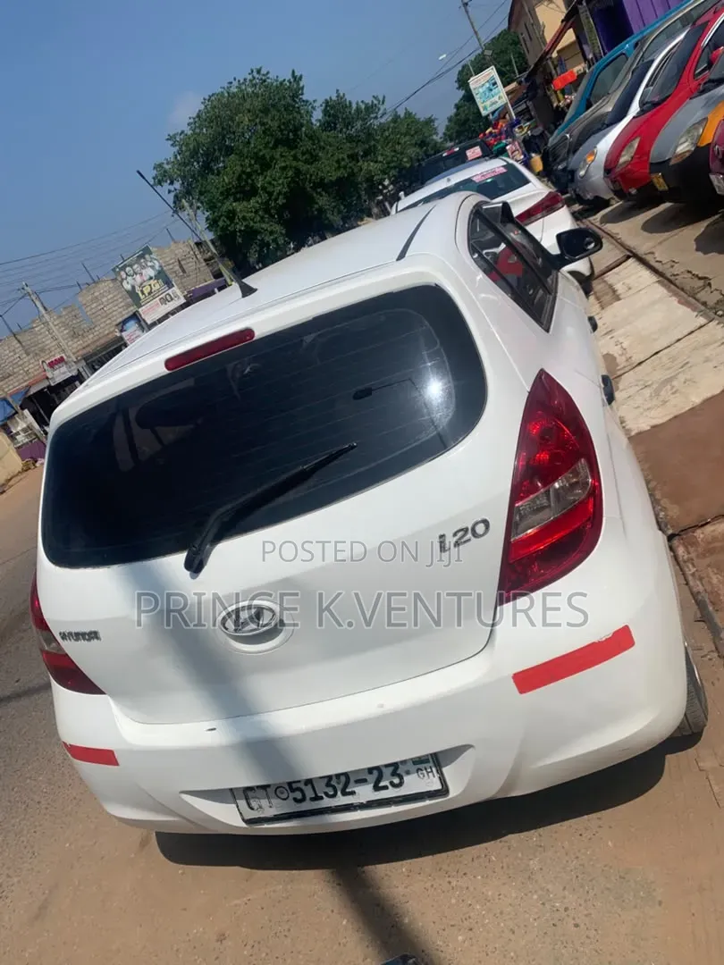 Hyundai i20 1.4 Dual VTVT Petrol (AT) 2013 White