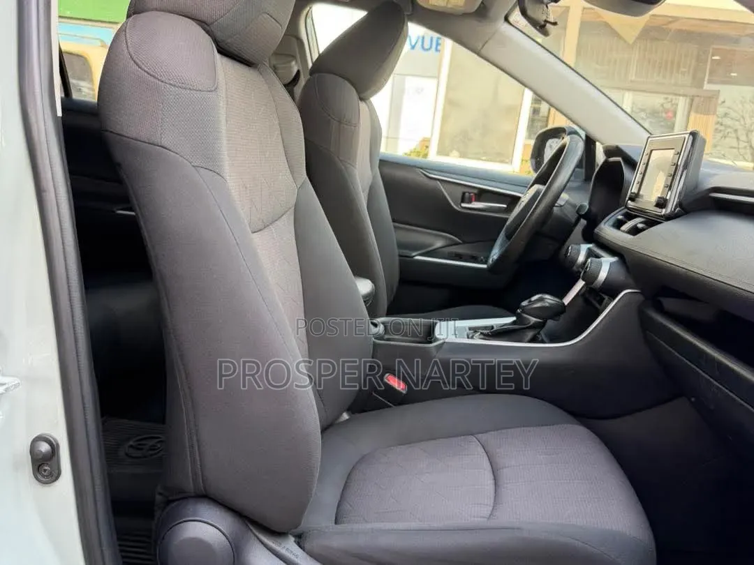 Toyota RAV4 2021 Gray