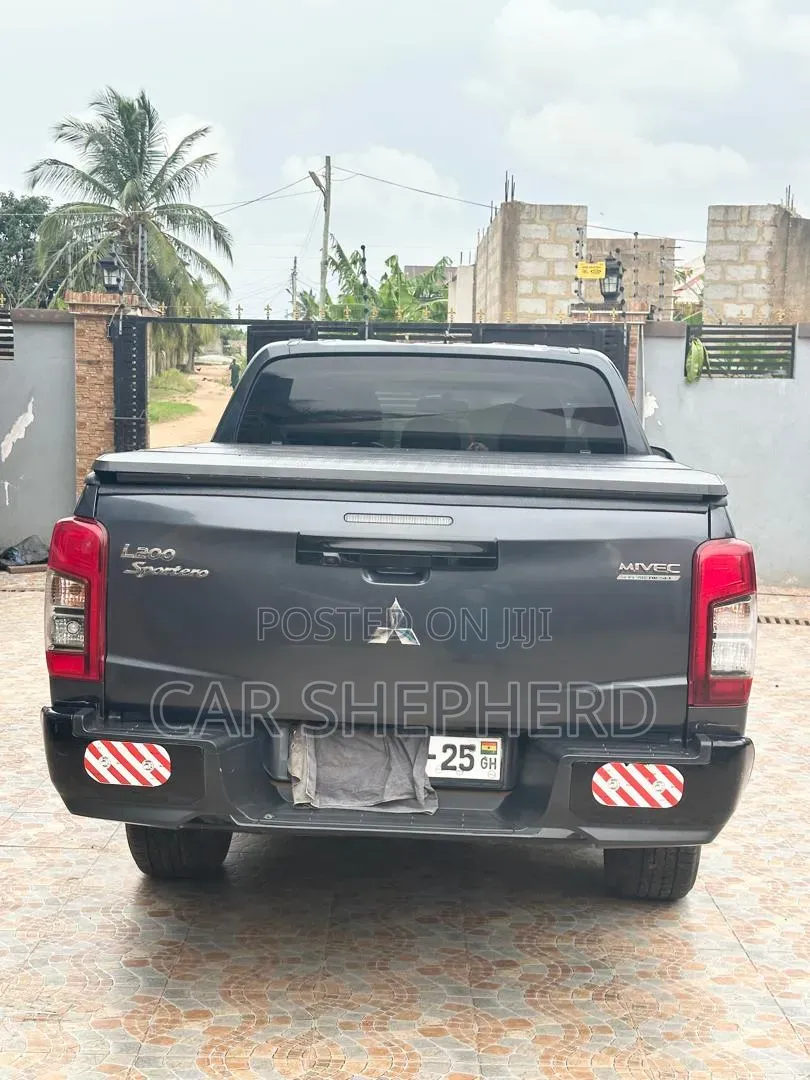 New Mitsubishi L200 2023 Gray