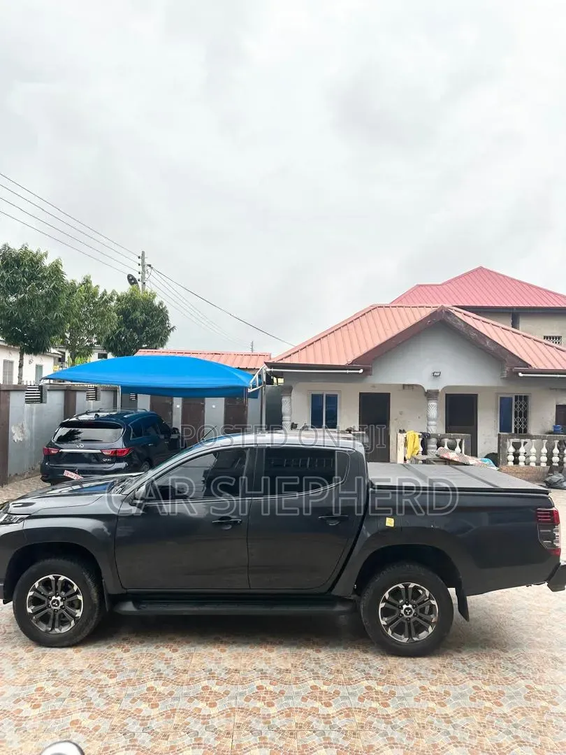 New Mitsubishi L200 2023 Gray