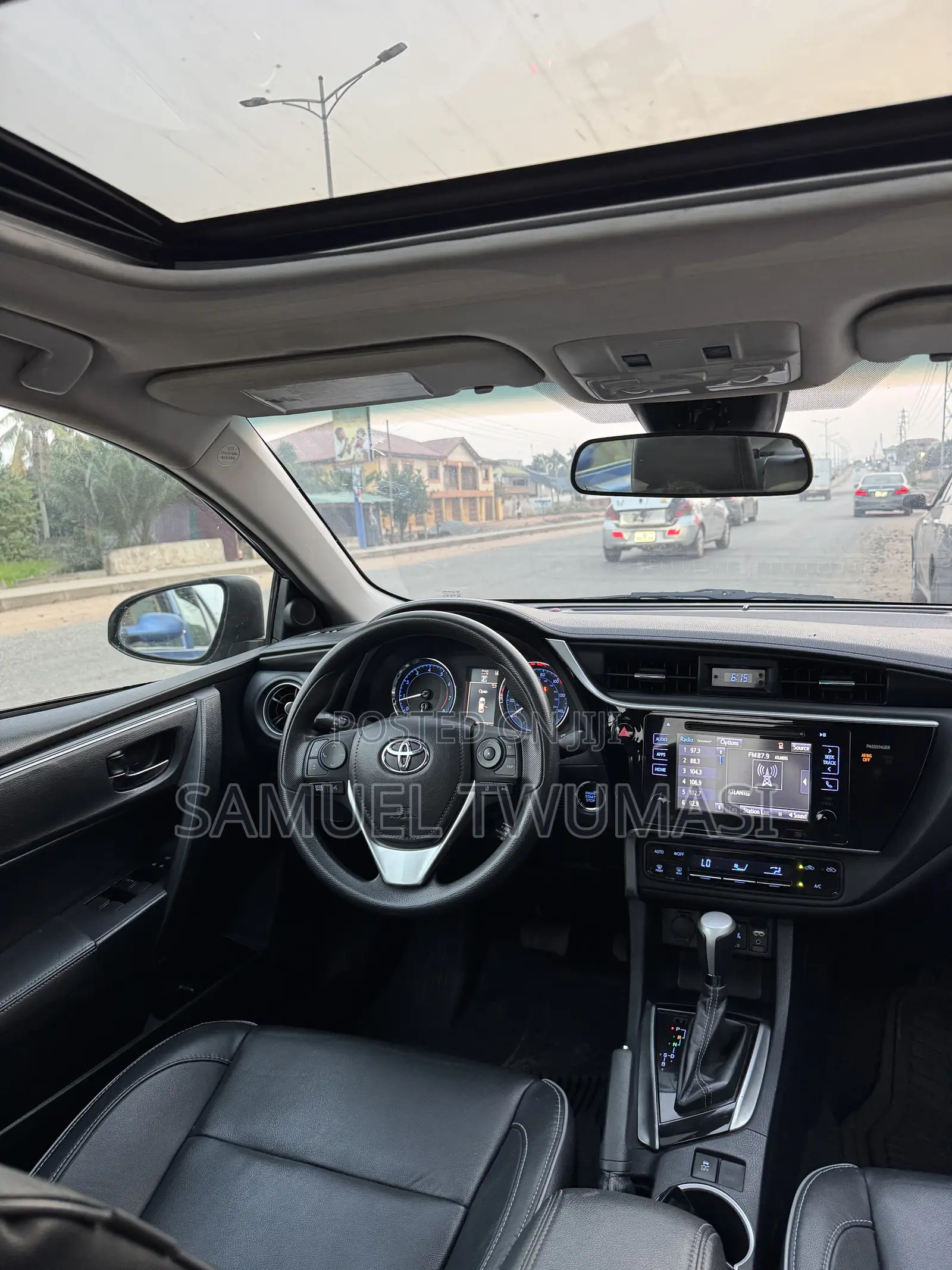 Toyota Corolla XLE 4dr Sedan (1.8L 4cyl CVT) 2017 Gray