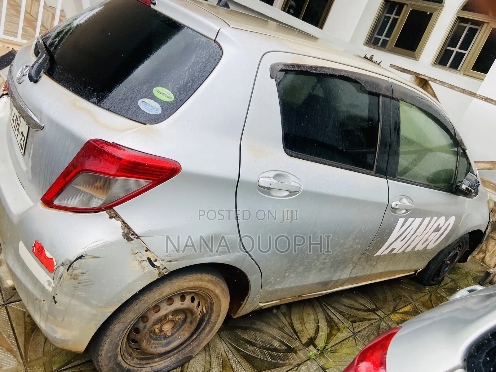 Toyota Vitz 2012 Silver