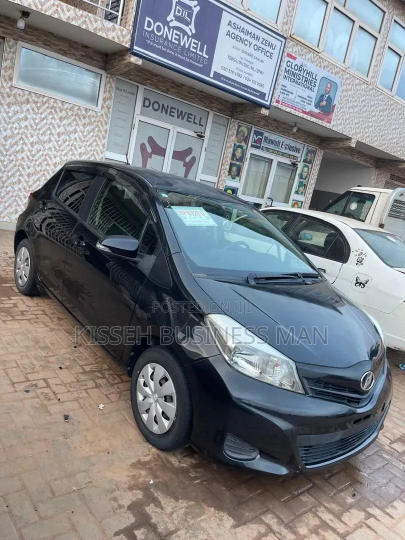 Toyota Vitz 2013 Black