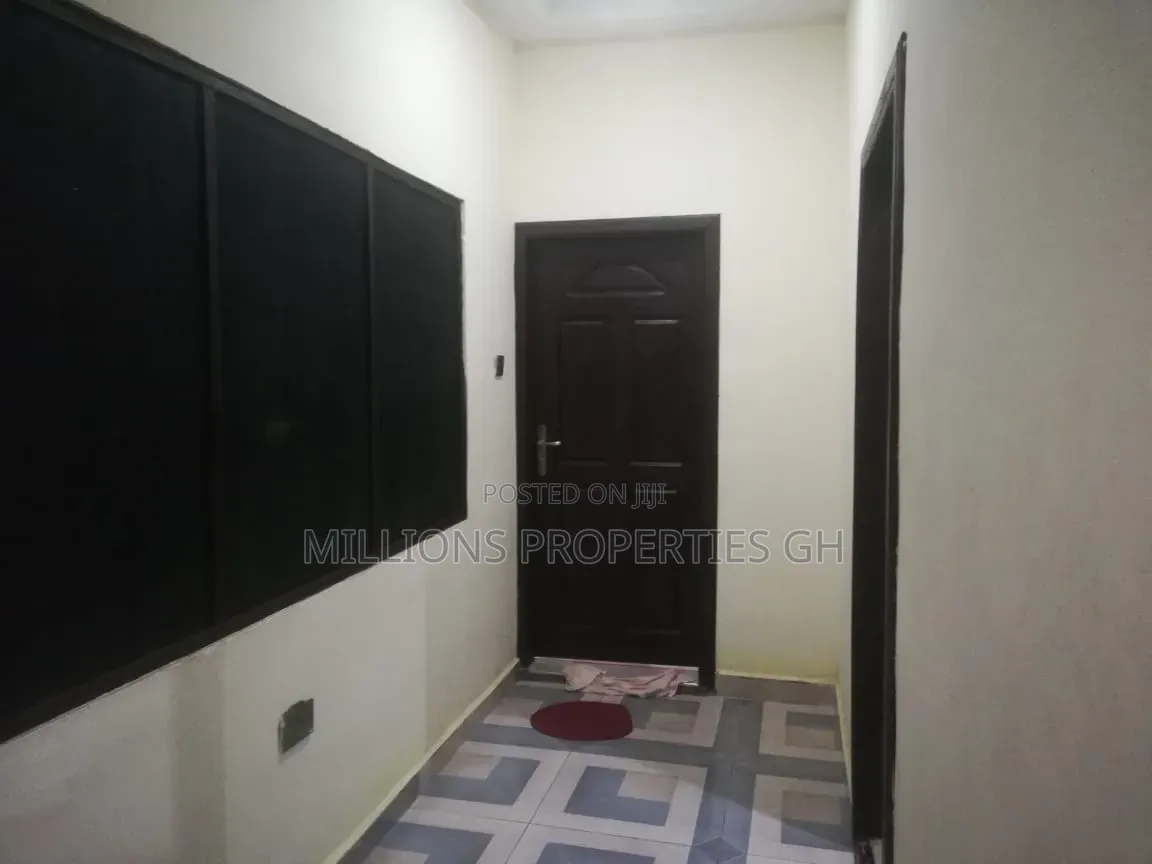 6bdrm House in Millions Properties, Kumasi Metropolitan for sale