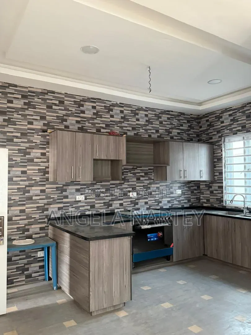 4bdrm House in Community 17 Lashibi, Accra Metropolitan for sale