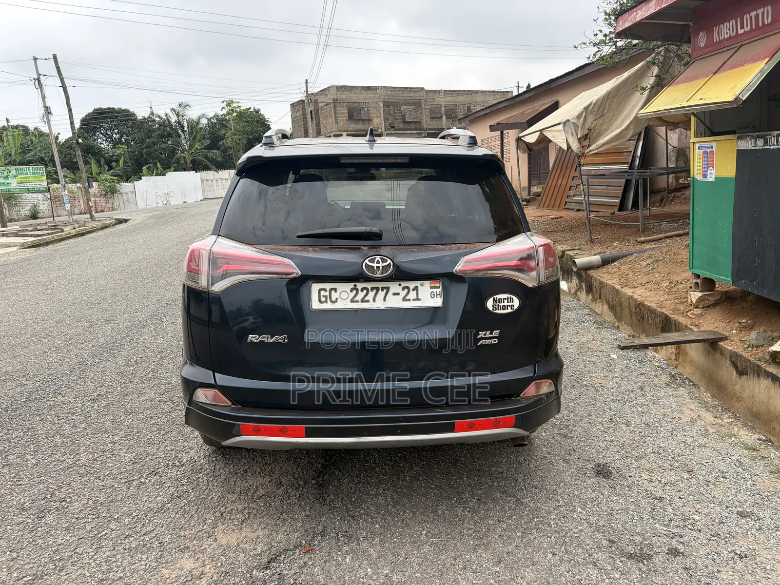 Toyota RAV4 XLE 4dr SUV (2.5L 4cyl 6A) 2018 Blue