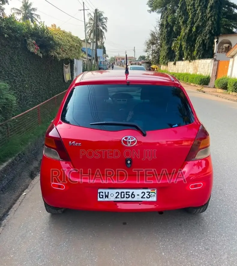 Toyota Vitz 1.3 AWD 5dr 2010 Red