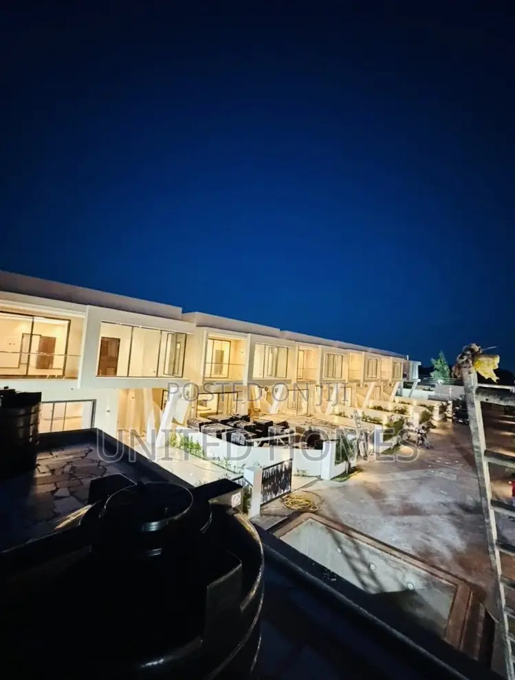 4bdrm House in Adjiriganor for sale