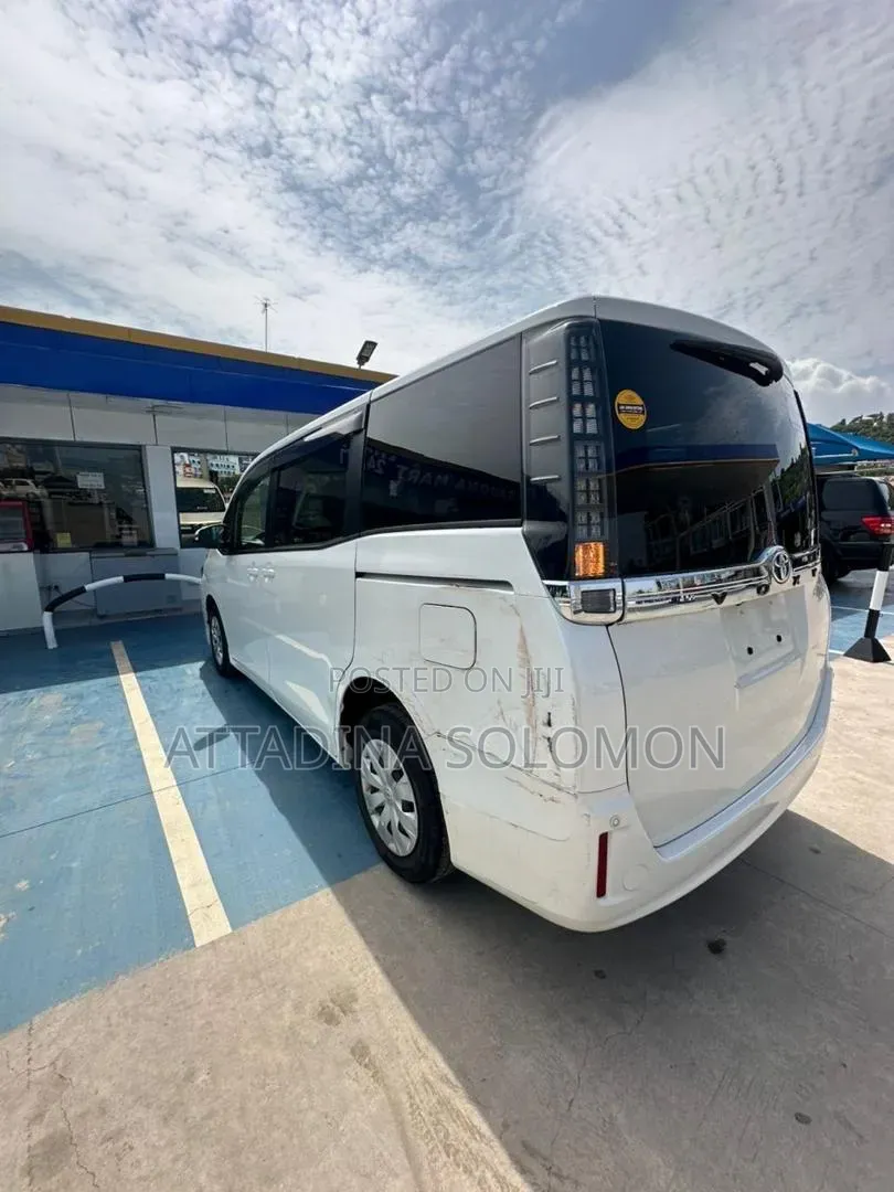Toyota Voxy 2015 White